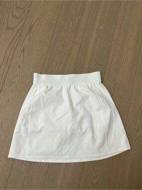 Aritzia white skirt